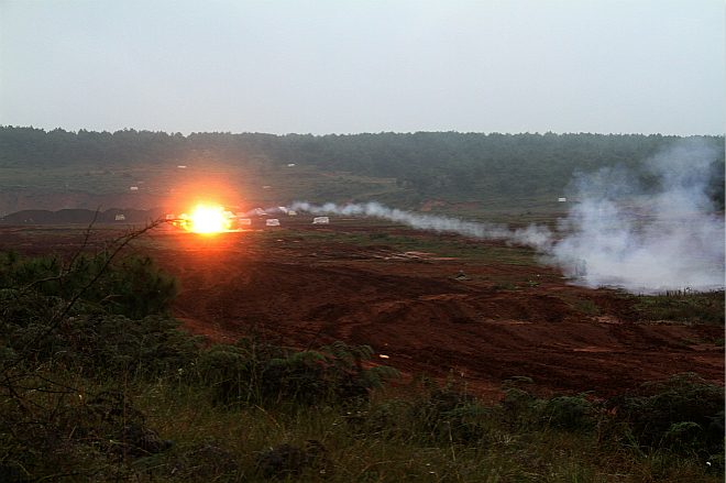 14-a破障分队扫除敌前沿火力点 江平骥摄 _meitu_14