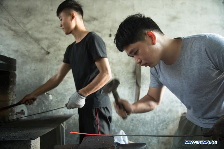Pic story of intangible cultural heritage inheritor in Longquan Sword making