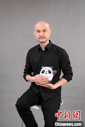 “冰墩墩”设计总执行刘平云：“顶流”是这样炼成的