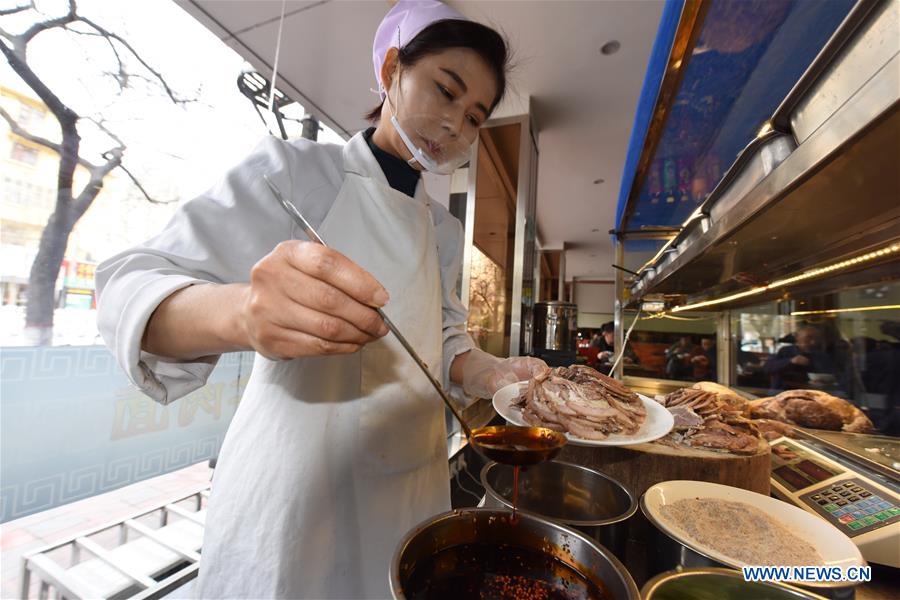 Lanzhou beef noodles wins fame both at home and abroad