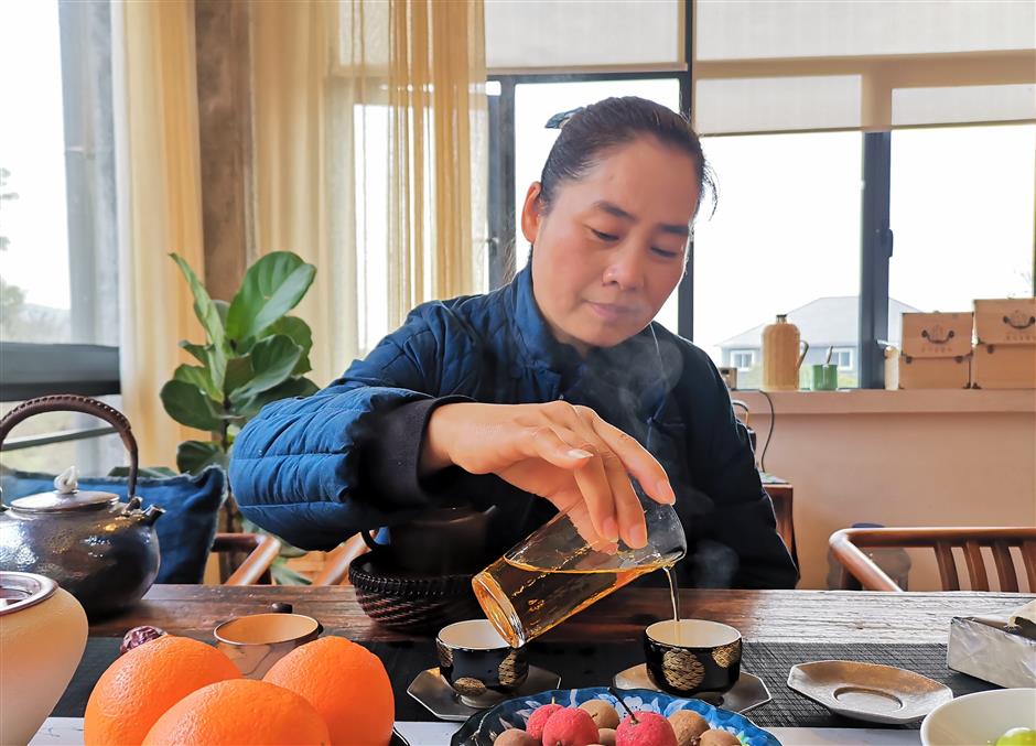 Black tea maker keeps tradition alive in Longwu