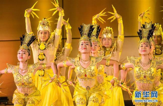 残疾人在日内瓦表演《千手观音》 Thousand Hands Guan Yin in dance performed by deaf-mute